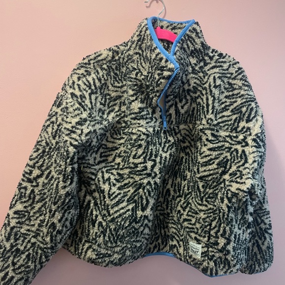 Levi's Jackets & Blazers - Levi’s fleece quarter zip!